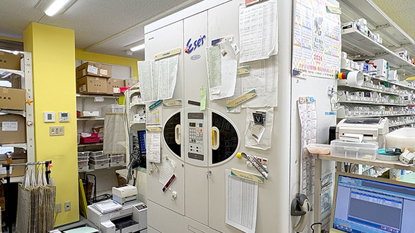 ココカラファイン薬局河内花園店の調剤器具