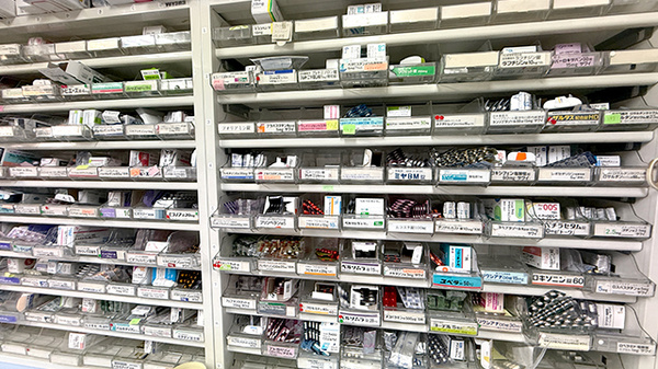 花美月薬局の薬棚