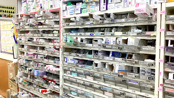 セイムス千住柳町薬局の薬棚