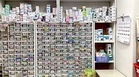 セイムス福生病院前薬局の薬棚