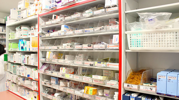 ドラッグセイムス笹塚十号通薬局の薬棚