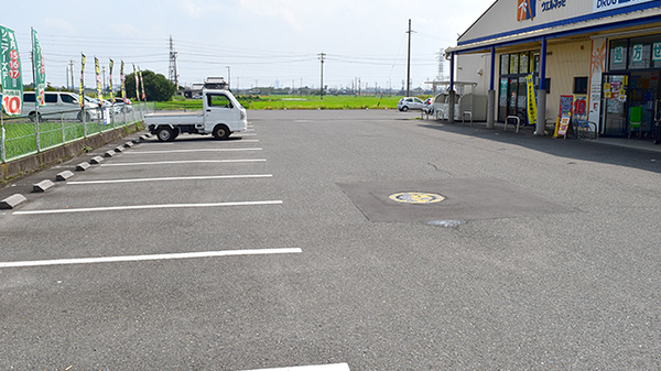 ユタカ薬局　長森の駐車場