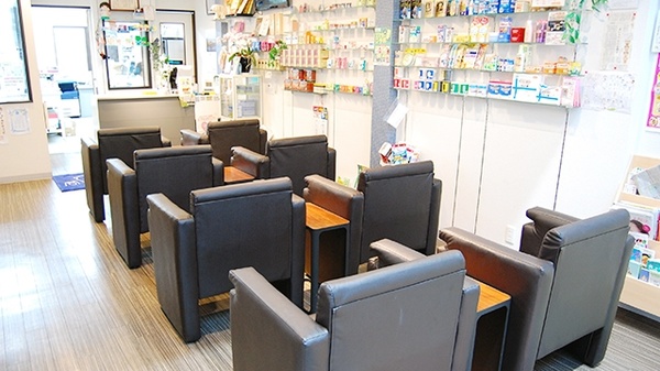 しろくま薬局　甘木店の待合スペース