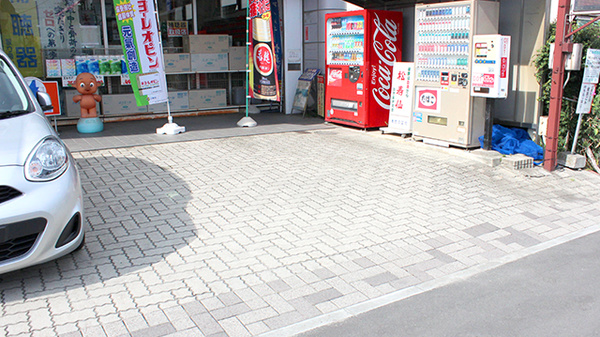 有限会社　西須薬局の駐車場