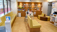 フラワー薬局中村橋千川通り店の待合スペース