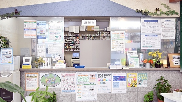 百万遍薬局の受付/カウンター