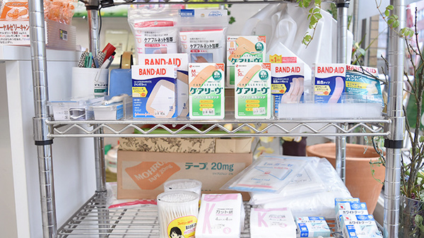百万遍薬局の雑貨品