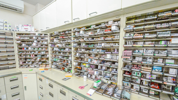 ワイエス薬局　江南店の薬棚