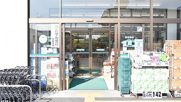 ドラッグセイムス　北上尾東口薬局の入口