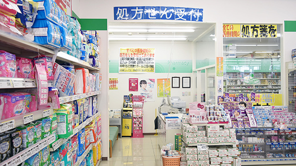 ドラッグセイムス　北上尾東口薬局の入口