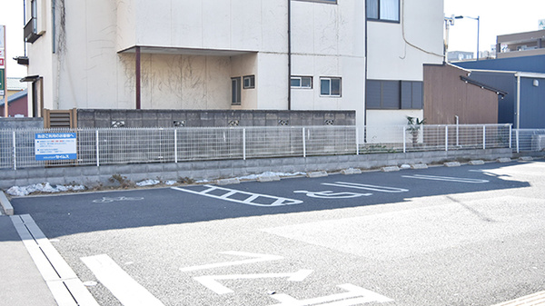 ドラッグセイムス　北上尾東口薬局の駐車場