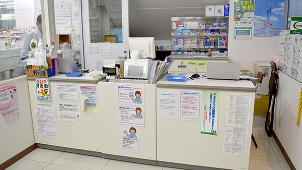 ドラッグセイムス　浦和駅東口薬局の受付/カウンター