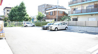 ドラッグセイムス　子安町薬局の駐車場