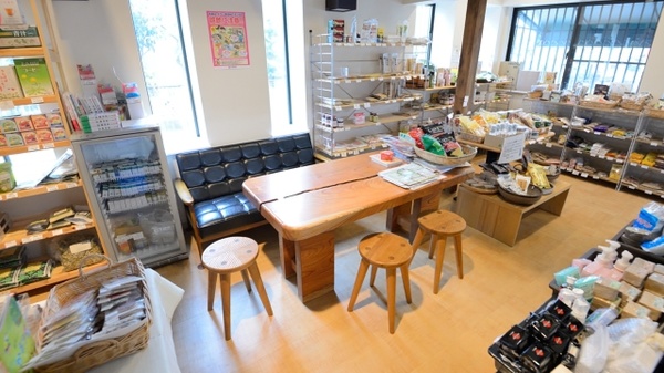 ならの木薬局　大原野店の待合スペース