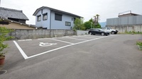 ならの木薬局　大原野店の駐車場
