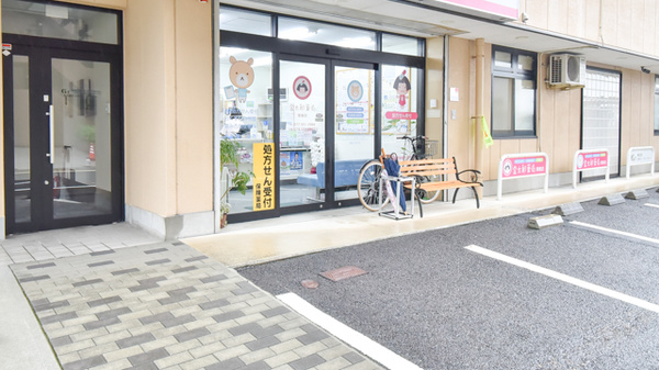 金太郎薬局　栗東店の入口