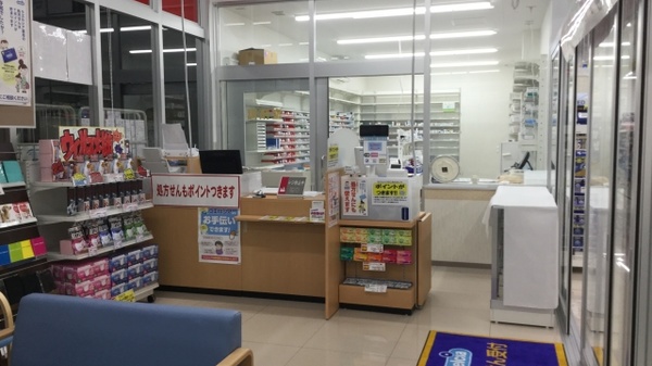 ウエルシア薬局　清水横砂店の内観