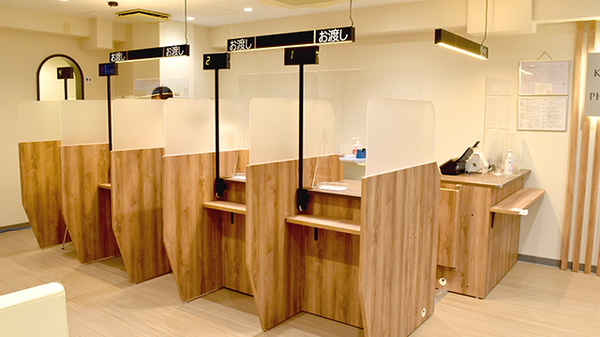 コクミン薬局国際医療センター前店の受付/カウンター