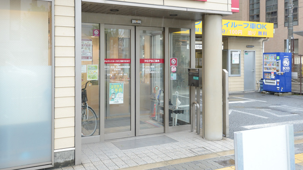 コクミン薬局大阪鉄道病院前店の入口