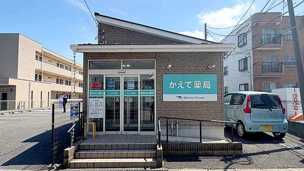 かえで薬局の入口