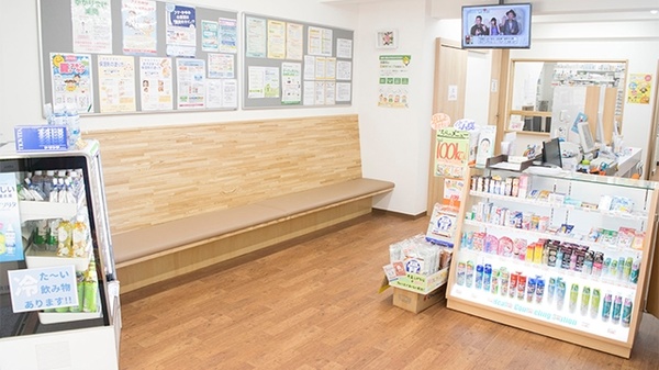 ノムラ薬局　八王子中町店の待合スペース