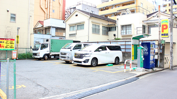 ノムラ薬局　八王子中町店の駐車場