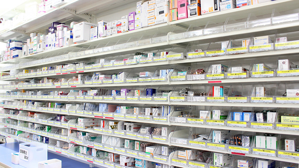 ノムラ薬局　八王子中町店の薬棚