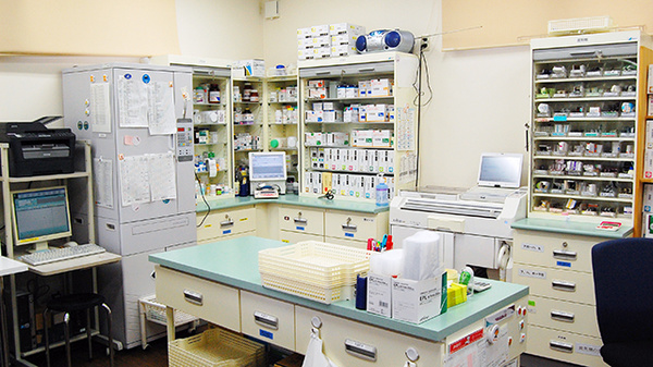 岩崎調剤薬局の調剤室