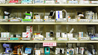 新生堂薬局　雑餉隈店の薬棚