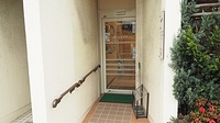 新生堂薬局　飯倉店の入口