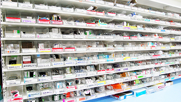 新生堂薬局　須恵店の薬棚