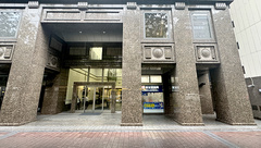 新生堂薬局 博多駅前1丁目店の外観