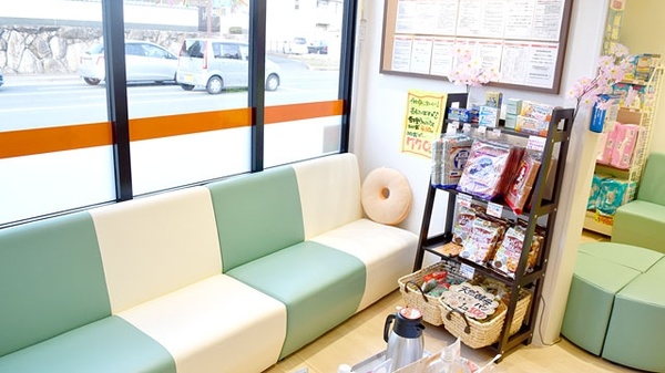 新生堂薬局　赤間店の待合スペース