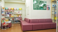 新生堂薬局　由布ビル店の待合スペース