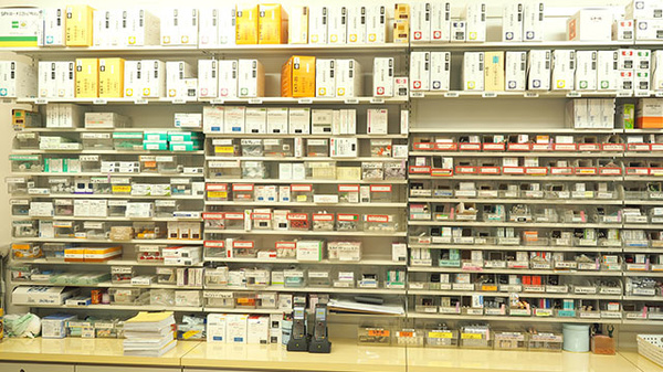新生堂薬局　御船店の薬棚