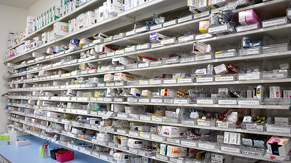 新生堂薬局　くまもと県北病院前店の薬棚