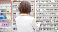 新生堂薬局　大手門店の作業風景