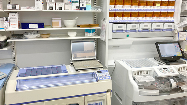 新生堂薬局　加布里店の調剤器具