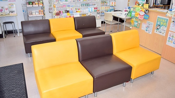 しんわ薬局三鷹店の待合スペース