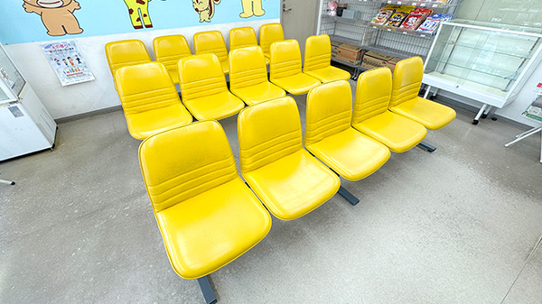 ak薬局　旗の台店の待合スペース