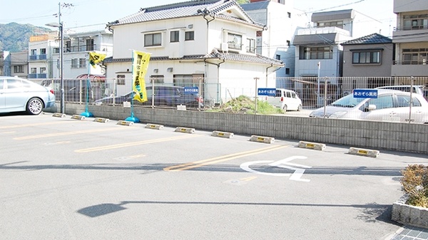 あおぞら薬局　広中町店の駐車場