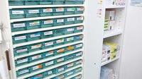 あおぞら薬局　東新小岩店の薬棚