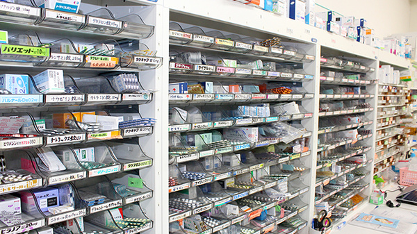 中央薬局　国分寺店の薬棚