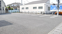 伊沢薬局の駐車場