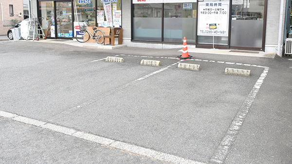 ふたば薬局の駐車場