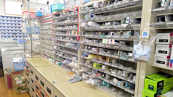 セイムス小山桜通り薬局の薬棚