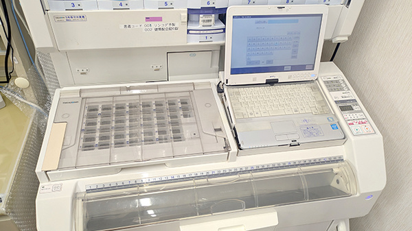 セイムス小山桜通り薬局の調剤器具