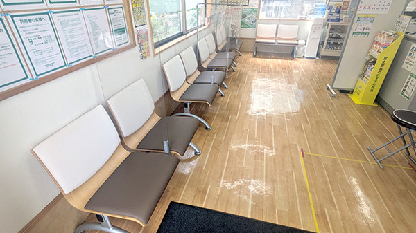 セイムス小山駅南薬局の待合スペース