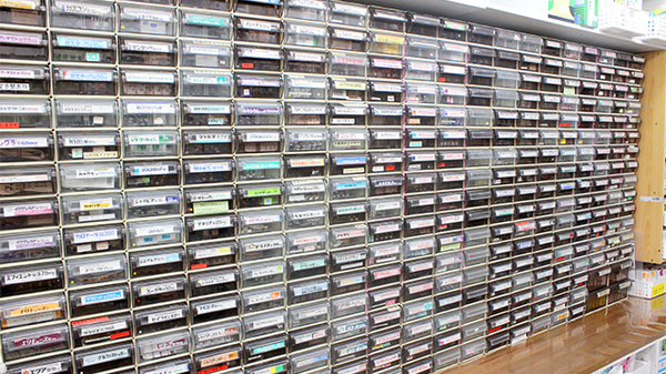 しんわ薬局平塚店の薬棚