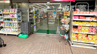 薬局トモズ上野毛店の入口